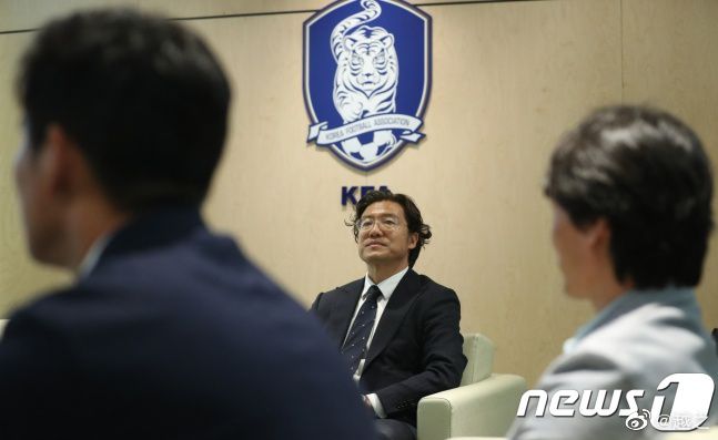 把我按在在落地玻璃窗前做的视频