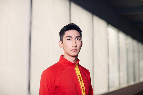 他扒开我的内裤把舌头进去动态图